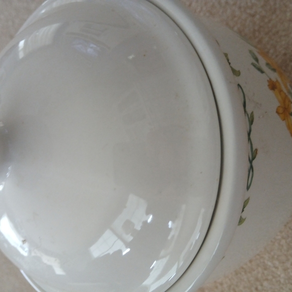 Thompson Elegant Ceramic Piece - Picture 3 of 7